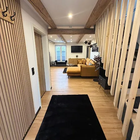 Plesselounge 2 *